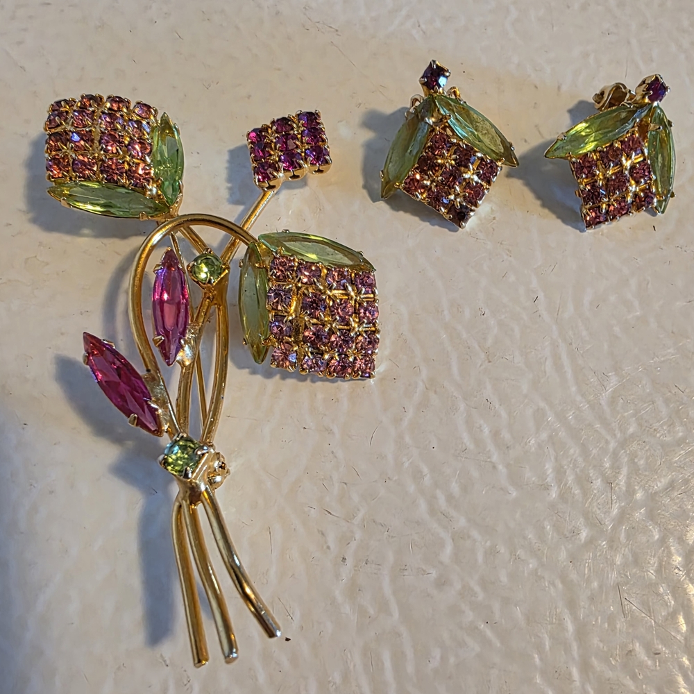 Elegant Gold Color and Pink Floral Broach And Clip On Earrings Set